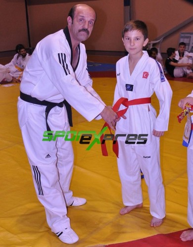 Taekwondo ‘ da yeni kuşaklar takıldı
