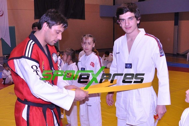 Taekwondo ‘ da yeni kuşaklar takıldı