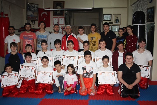 Kahverengi Kuşaklarını aldılar
