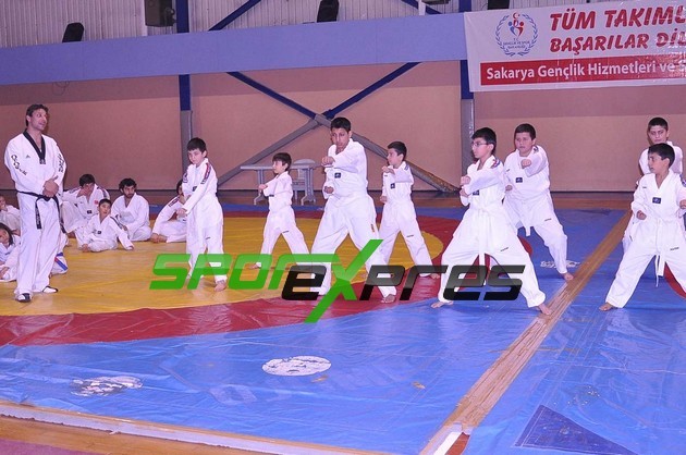 Taekwondo ‘ da yeni kuşaklar takıldı
