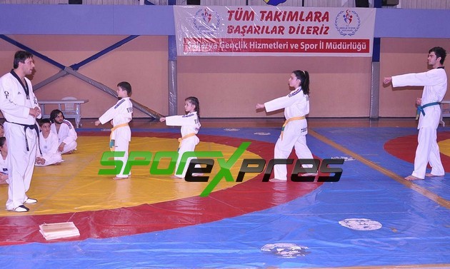 Taekwondo ‘ da yeni kuşaklar takıldı