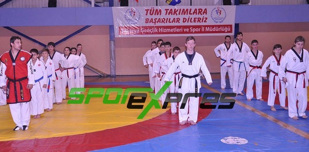 Taekwondo ‘ da yeni kuşaklar takıldı