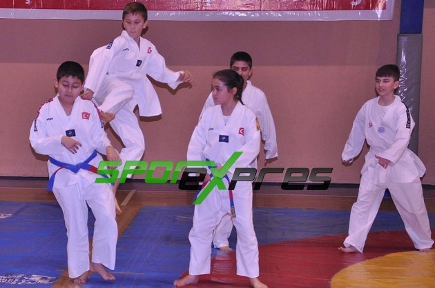 Taekwondo ‘ da yeni kuşaklar takıldı