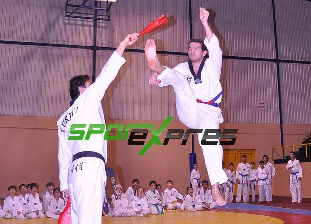 Taekwondo ‘ da yeni kuşaklar takıldı