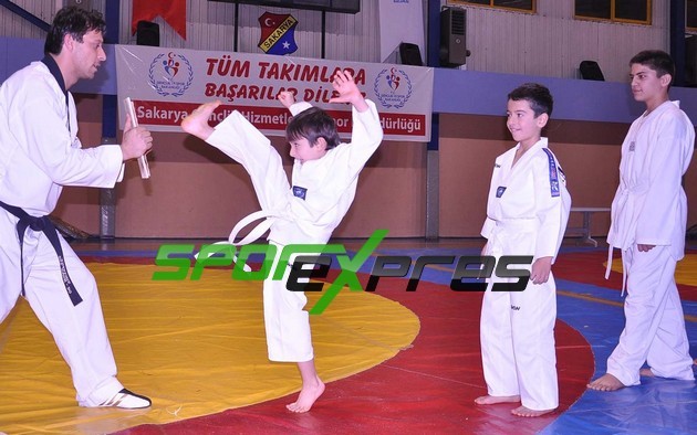 Taekwondo ‘ da yeni kuşaklar takıldı