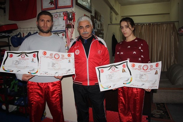 Kahverengi Kuşaklarını aldılar