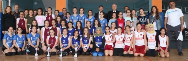 Küçük Kızlar Voleybolda Şampiyonlar Belli Oldu