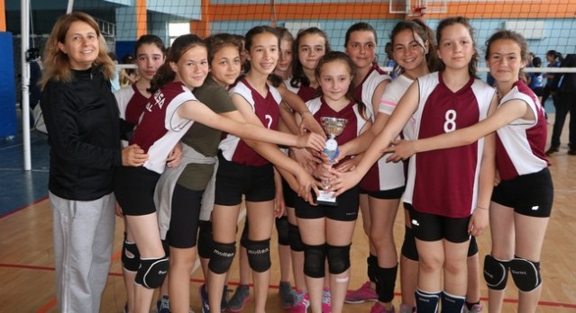 Küçük Kızlar Voleybolda Şampiyonlar Belli Oldu