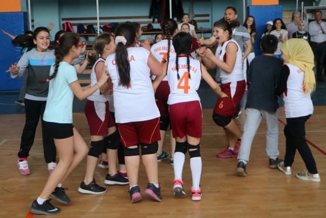 Küçük Kızlar Voleybolda Şampiyonlar Belli Oldu