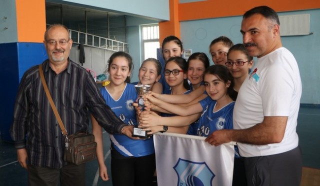 Küçük Kızlar Voleybolda Şampiyonlar Belli Oldu