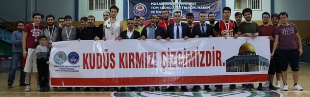 KYK Öğrencileri Parkede