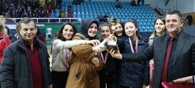 Liseler Voleybolda Şampiyon Hendek