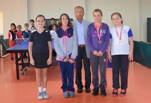 Minikler Masa Tenisinde şampiyonlar belli oldu