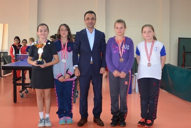 Minikler Masa Tenisinde şampiyonlar belli oldu