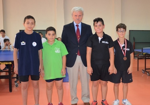 Minikler Masa Tenisinde şampiyonlar belli oldu
