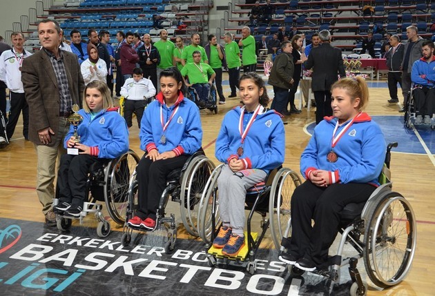 Bedensel engelliler tenis şampiyonası sona erdi