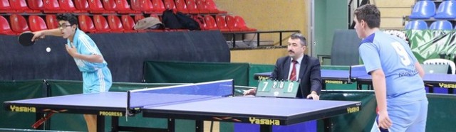 Genç raketler kupayı kaptı