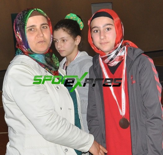 Minik ve Yıldızlar Masa Tenisi resitali