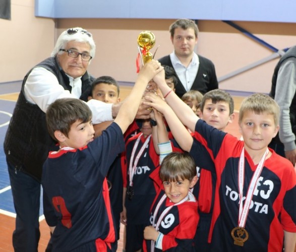 Minikler Voleybol şenliğinde buluştu