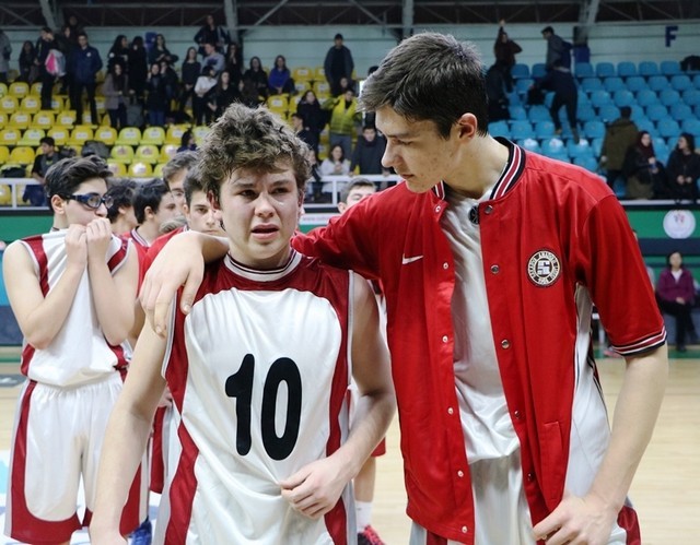 Basketçiler Kupayı Polislerden aldı