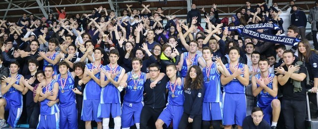 Basketçiler Kupayı Polislerden aldı