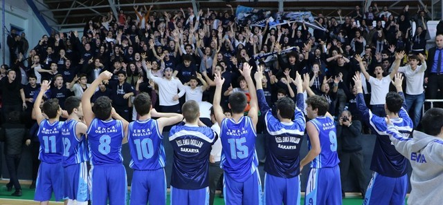 Basketçiler Kupayı Polislerden aldı