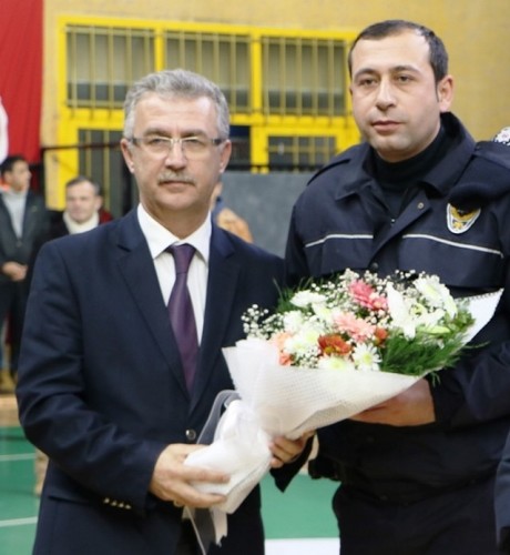 Basketçiler Kupayı Polislerden aldı