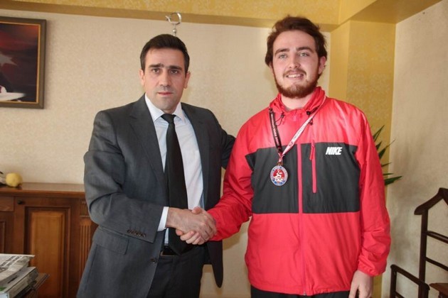 Geyve Kaymakamından Enes Öz’e tören.
