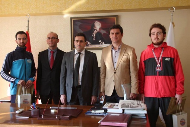 Geyve Kaymakamından Enes Öz’e tören.