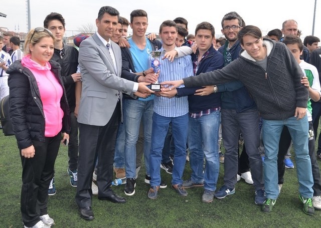 Arifiye Meslek Lisesi Şampiyon