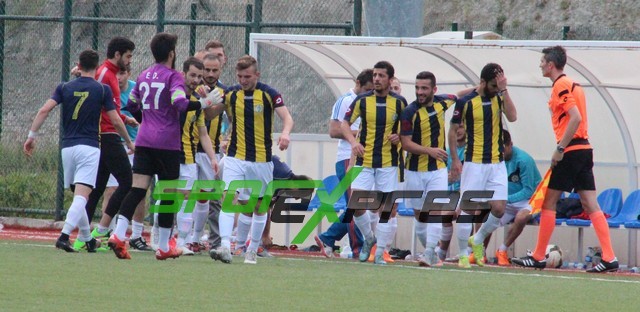 ﻿Sakaryaspor-Çorum maçı kavga çıkınca yarıda kaldı!