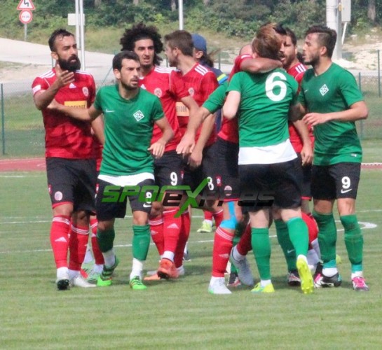 ﻿Sakaryaspor-Çorum maçı kavga çıkınca yarıda kaldı!