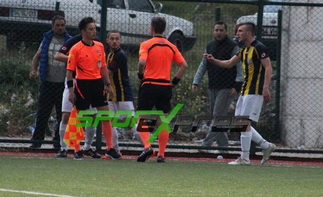 ﻿Sakaryaspor-Çorum maçı kavga çıkınca yarıda kaldı!