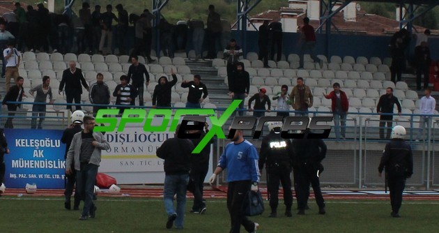 Gazlı müdahale tribünleri karıştırdı