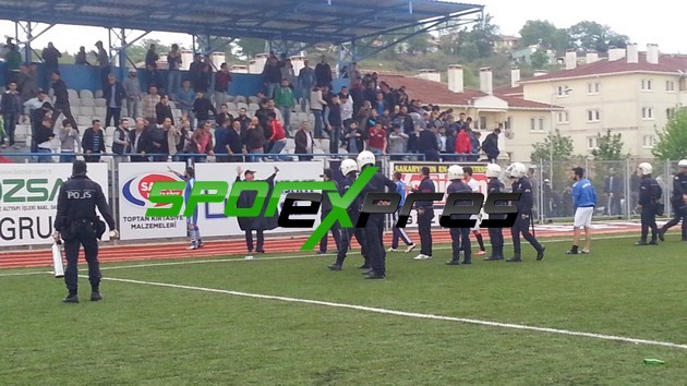 Gazlı müdahale tribünleri karıştırdı