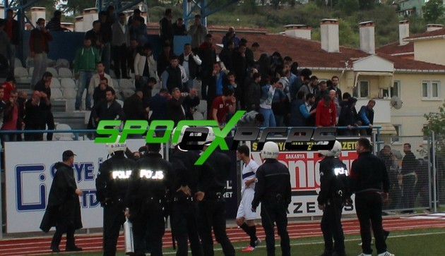 Gazlı müdahale tribünleri karıştırdı