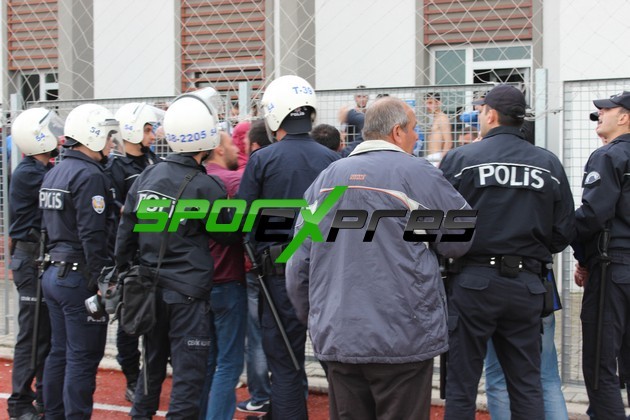 Gazlı müdahale tribünleri karıştırdı