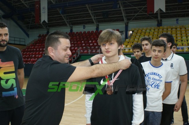 Basketbol’da Şampiyon Özel Şahin