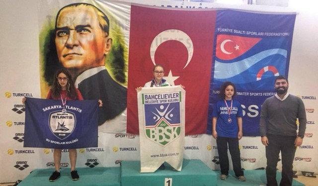 Paletli Yüzmeye Sakarya Damgası