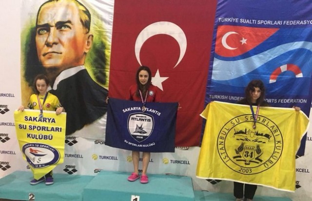 Paletli Yüzmeye Sakarya Damgası