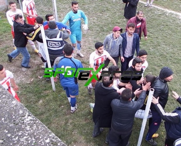 Pamukova Gençler- As Akyazı maçında olaylar çıktı