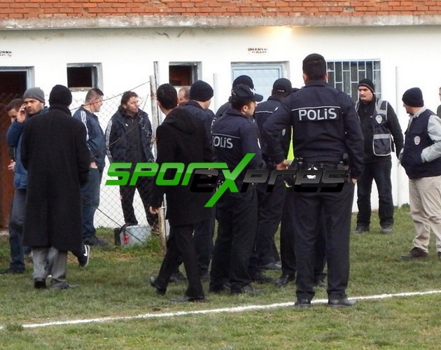 Pamukova Gençler- As Akyazı maçında olaylar çıktı