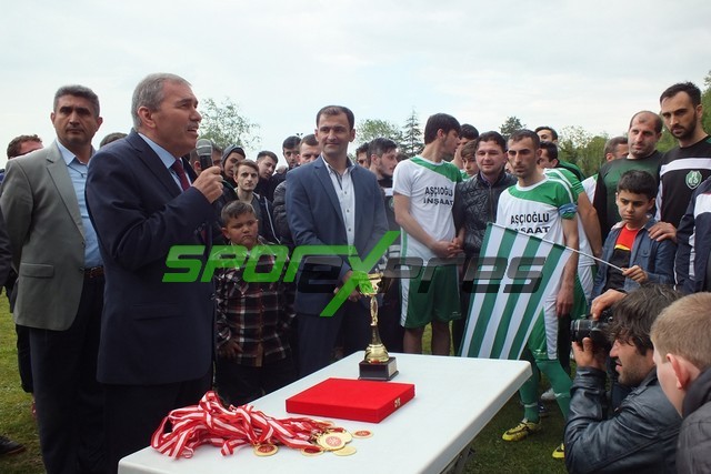 Şampiyon Pazarköyspor kupasını aldı
