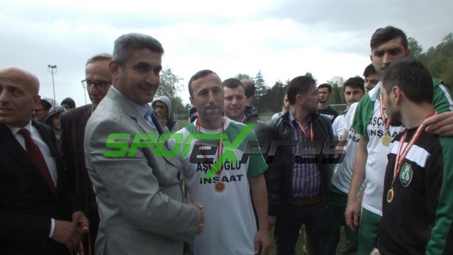 Şampiyon Pazarköyspor kupasını aldı