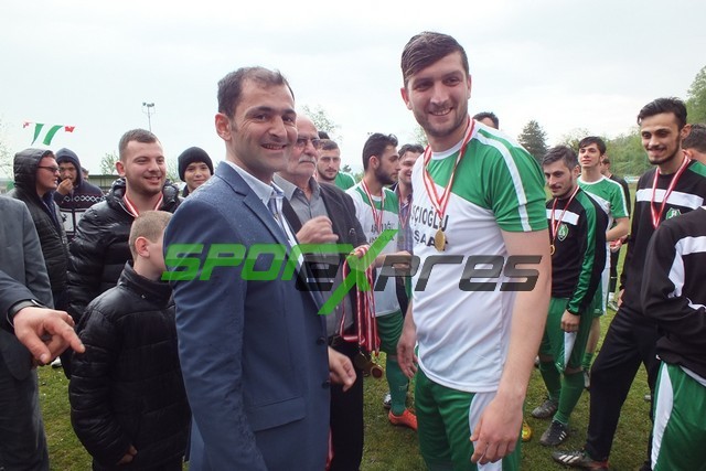 Şampiyon Pazarköyspor kupasını aldı