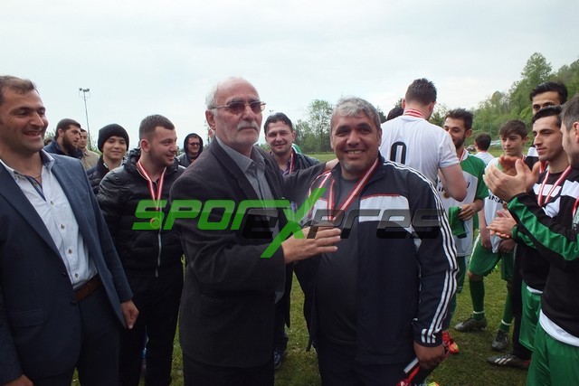 Şampiyon Pazarköyspor kupasını aldı