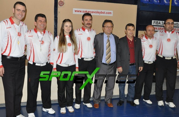 Şampiyon Akyazı Pazarköy Orta Okulu