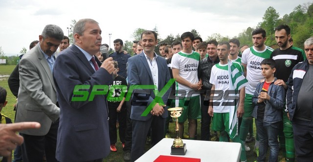 Şampiyon Pazarköyspor kupasını aldı