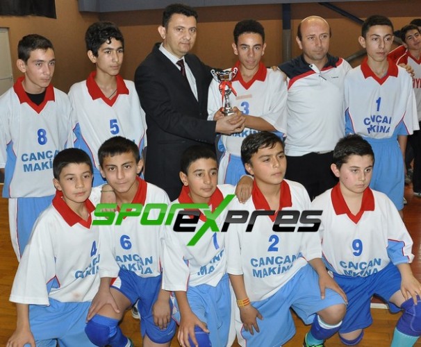 Şampiyon Akyazı Pazarköy Orta Okulu
