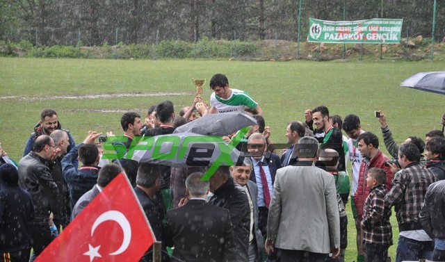 Şampiyon Pazarköyspor kupasını aldı